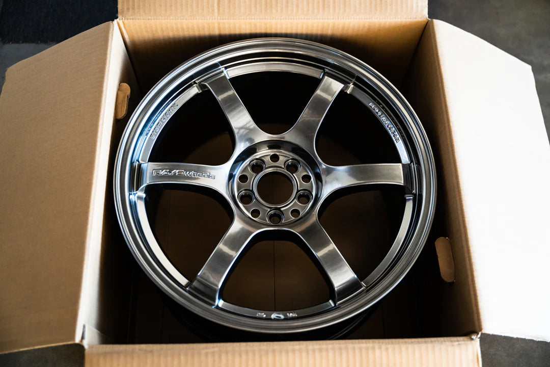 Rays Gram Lights 57 DR Grace Silver | 5x114.3 | 18x9.5 +38 | Pre-Order | Limited Edition