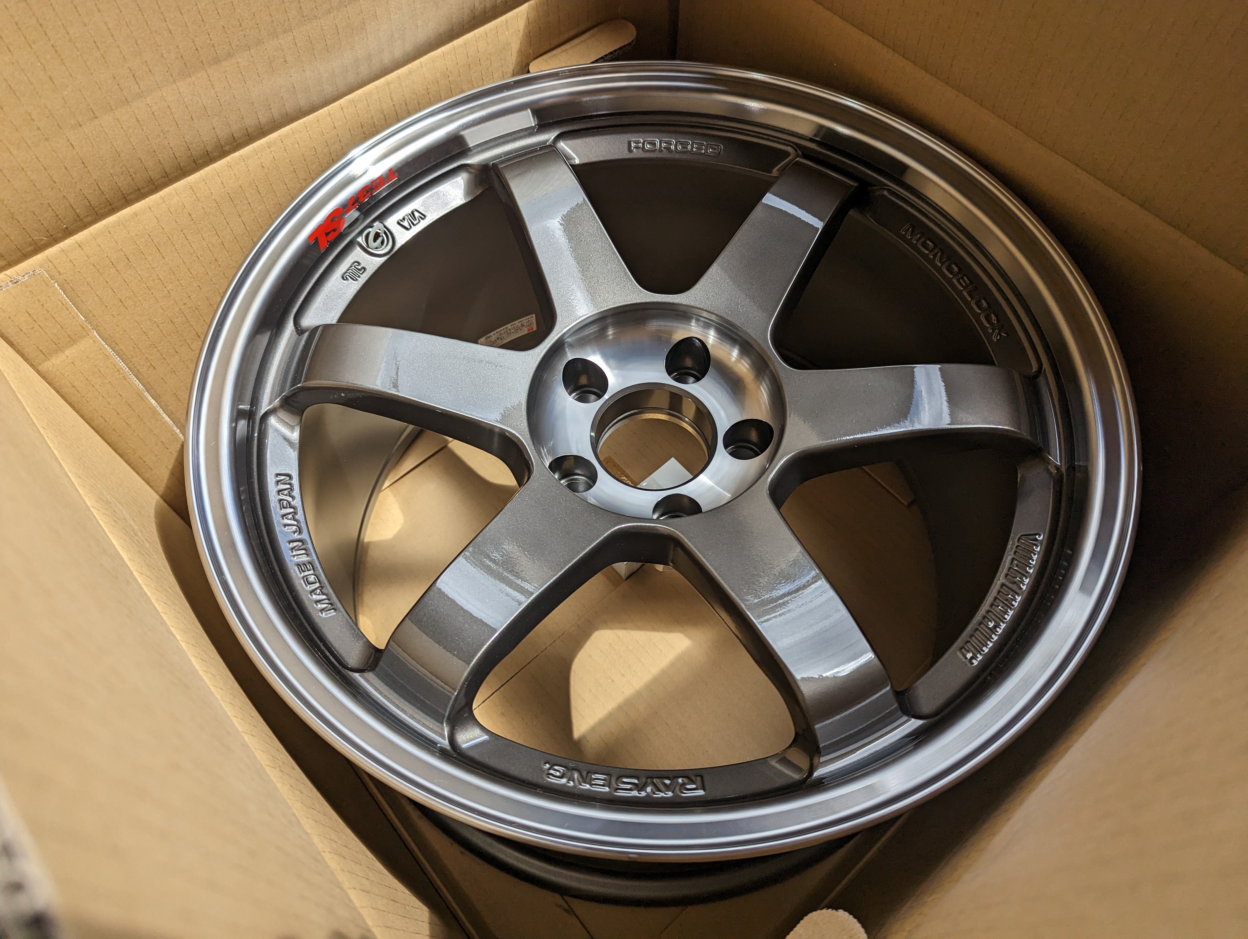 *PAIR* *Discontinued* Brand New in Box Double (Pressed Graphite) Rays Engineering Volks Racing TE37SL with Genuine Volk Racing Stickers - 18x10.5 +15