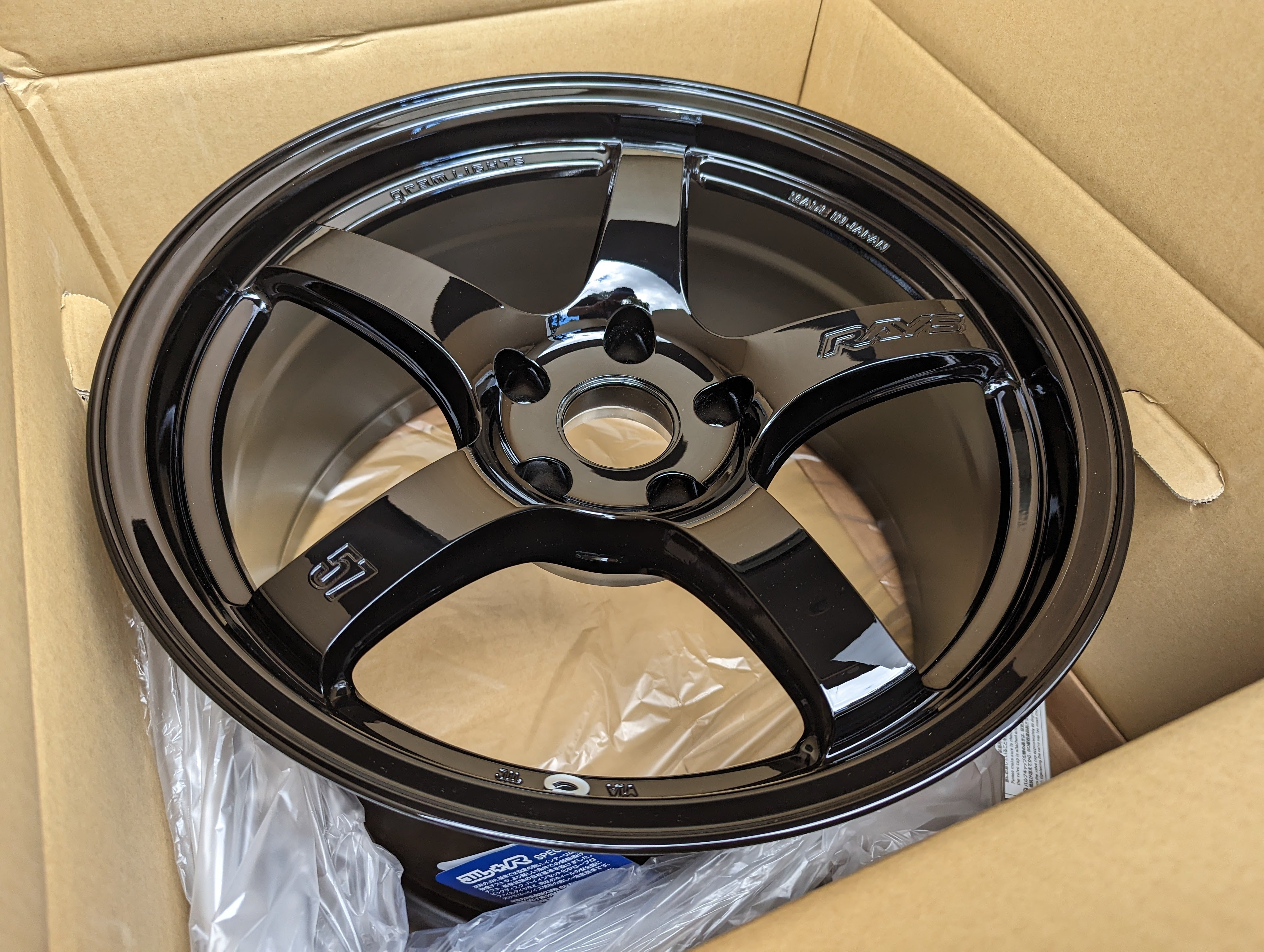 Rays Gramlight 57 CR (Gloss Black) - 5x114.3 - 17x9 +22