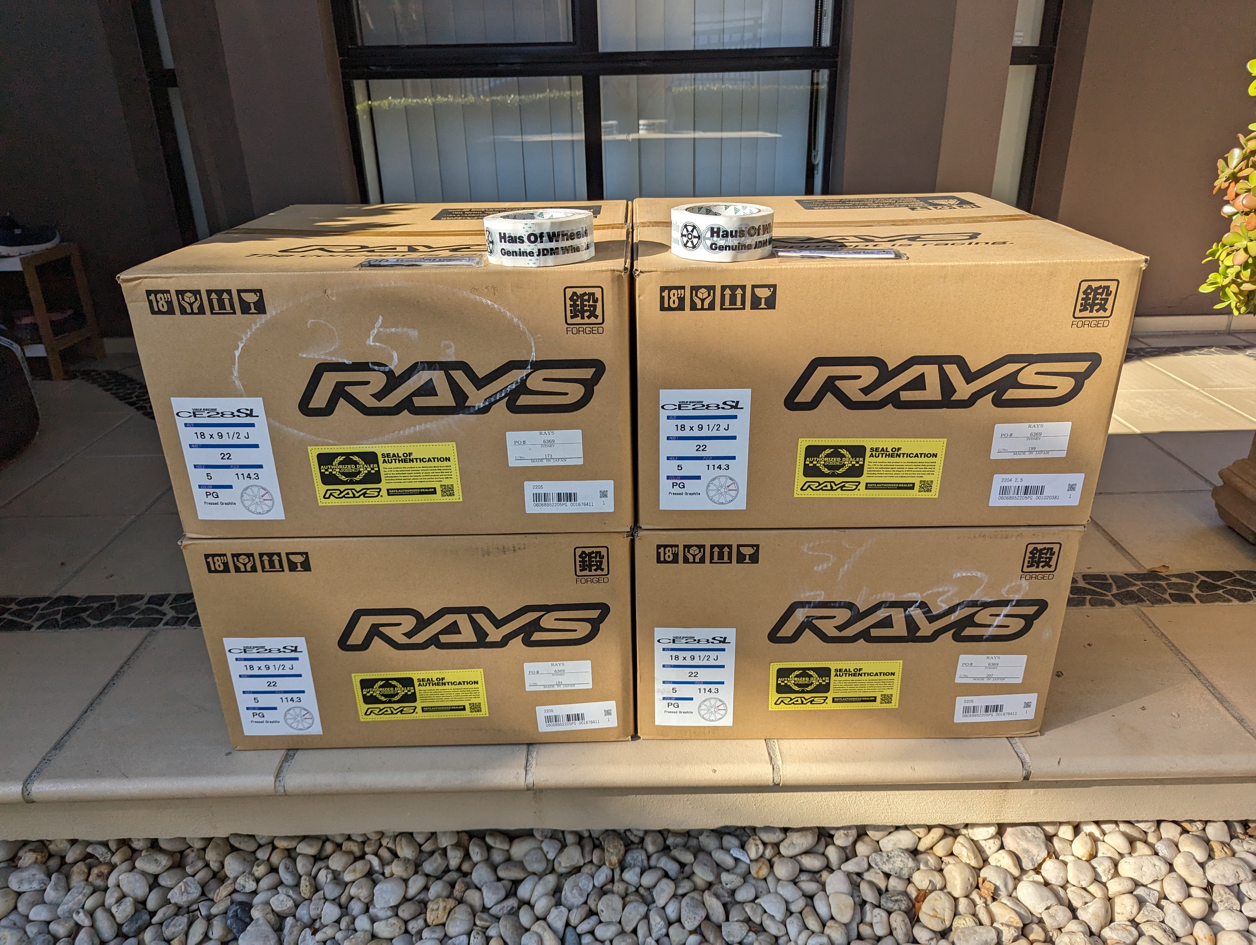 *Brand New* Rays Engineering Volk Racing CE28SL (Pressed Graphite) - 5x114.3 - 18x9.5 +22