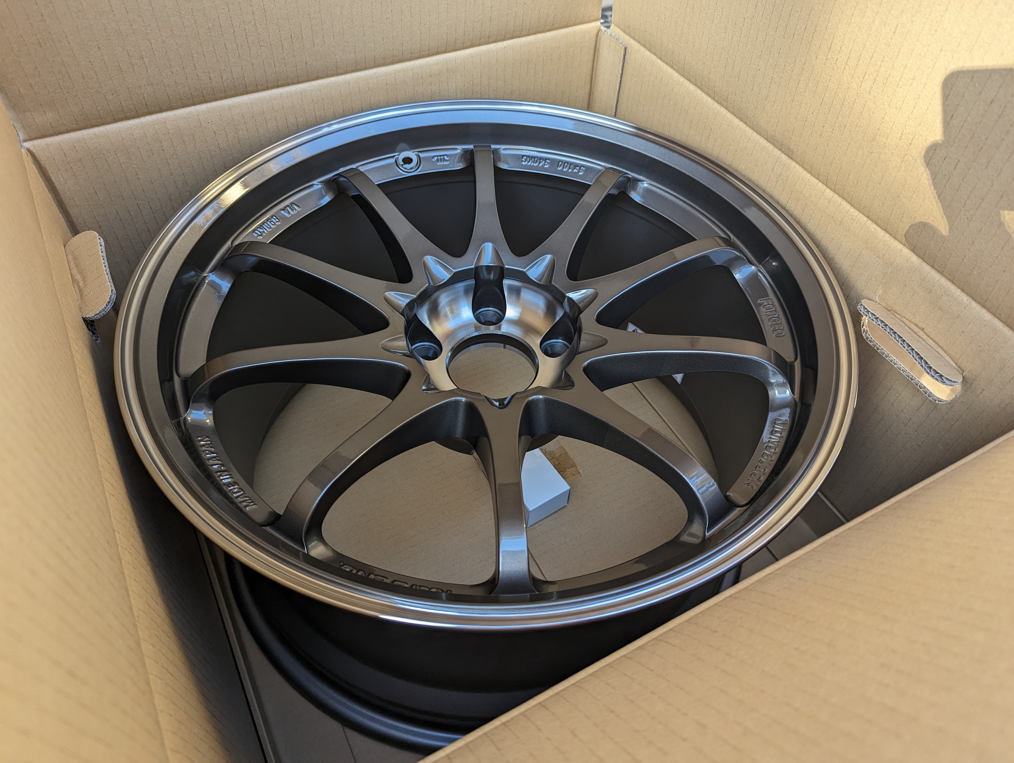 *Brand New* Rays Engineering Volk Racing CE28SL (Pressed Graphite) - Staggered Set - 5x114.3 - F: 18x9.5 +22  - R: 18x10.5 +15