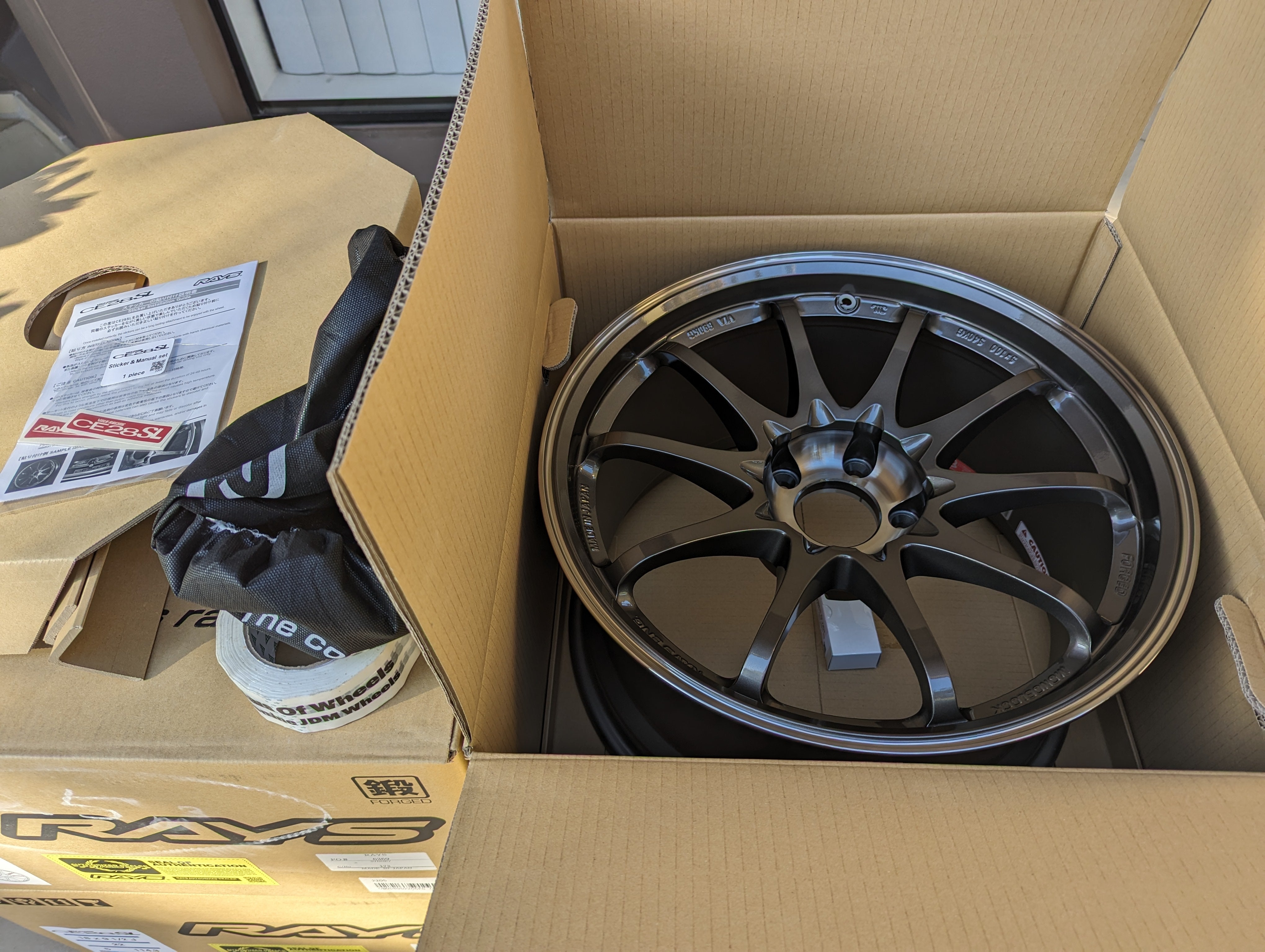 *Brand New* Rays Engineering Volk Racing CE28SL (Pressed Graphite) - 5x114.3 - 18x9.5 +22