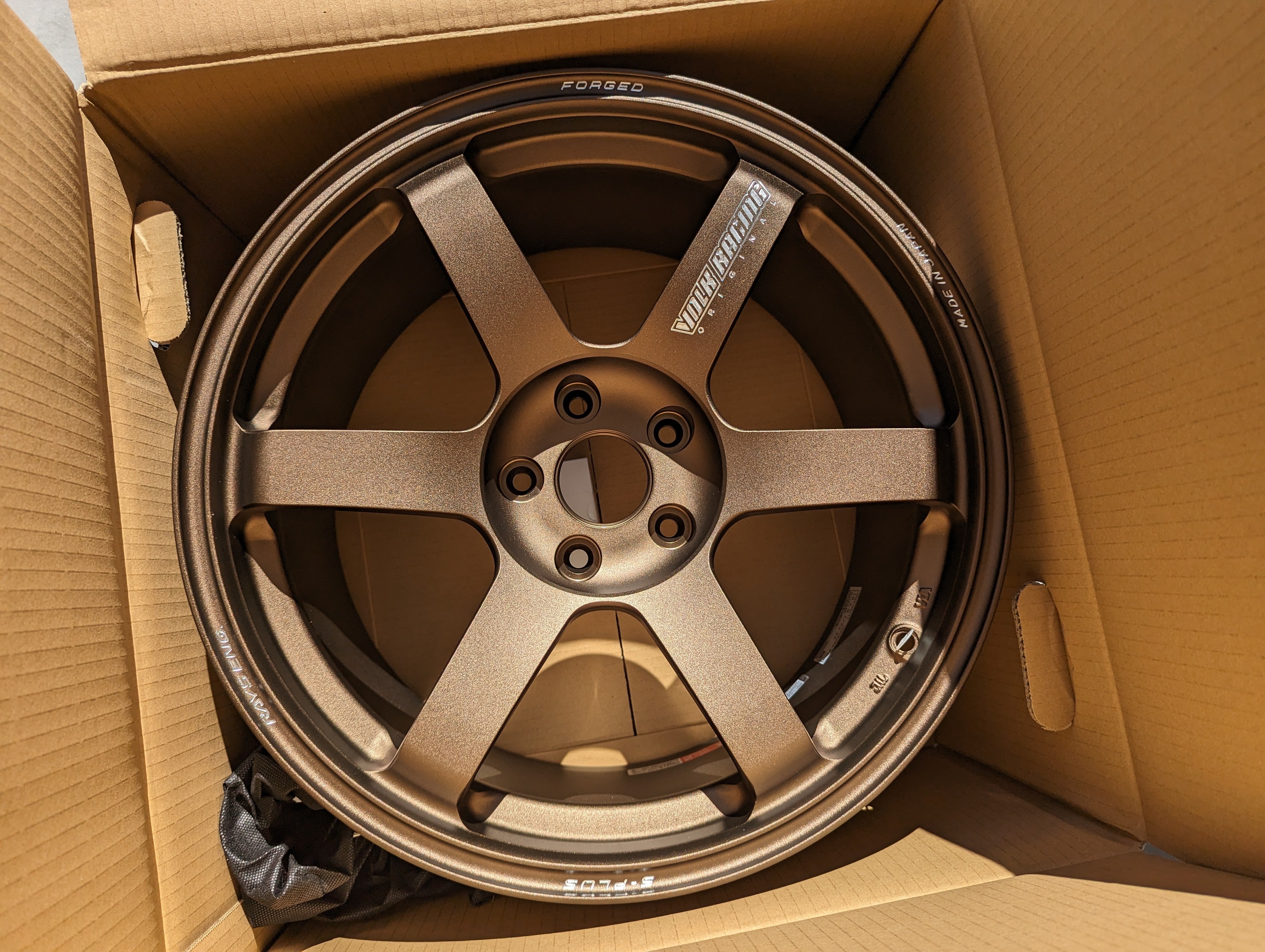 Rays Volks Racing TE37 Saga S-Plus (Bronze) - 5x114.3 - 18x9.5 +22