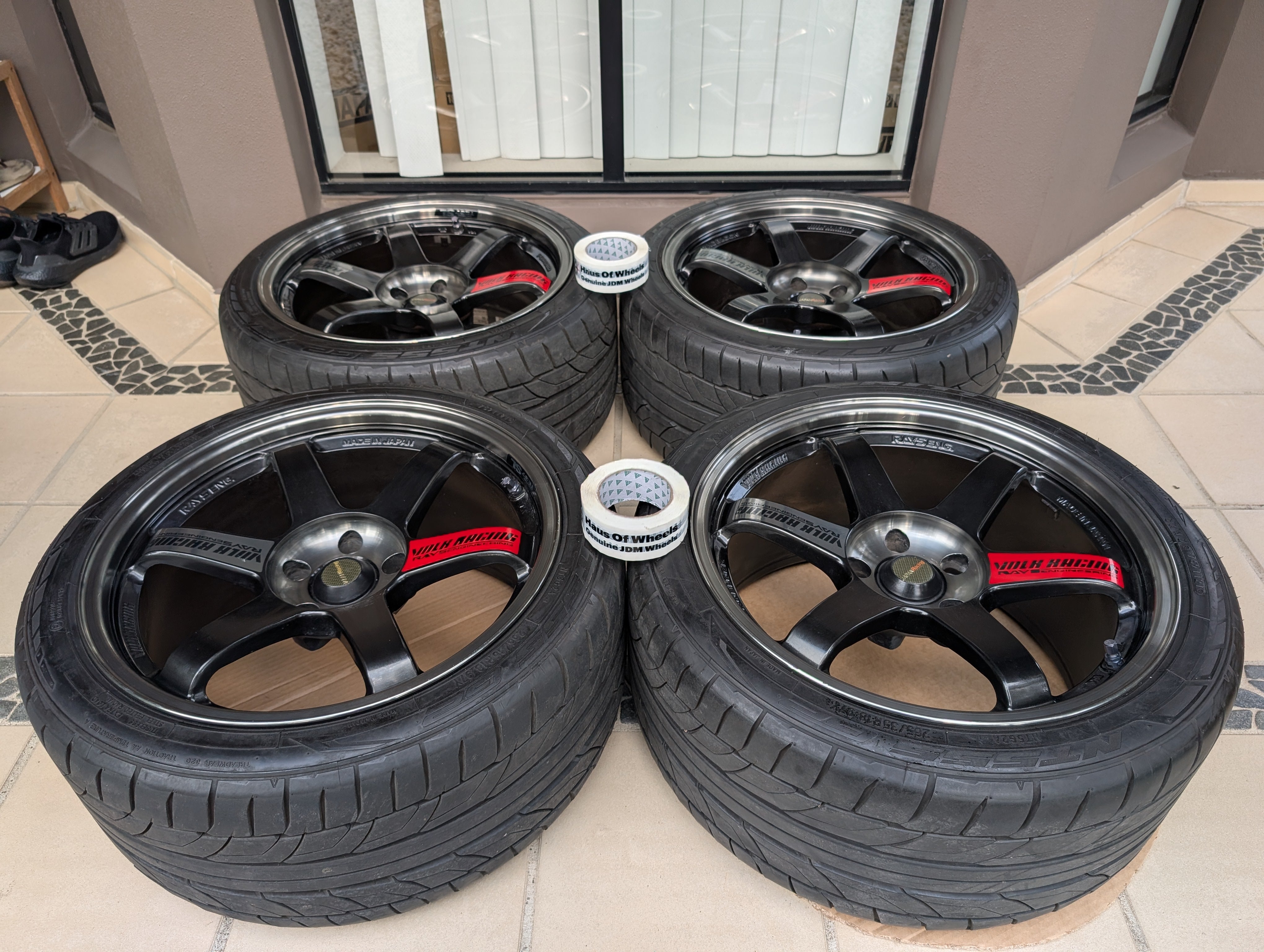 *Near New* + *Discontinued* Rays Volks Racing TE37SL (Pressed Black) - 5x114.3 - 18x10 +20 (265/35/18)