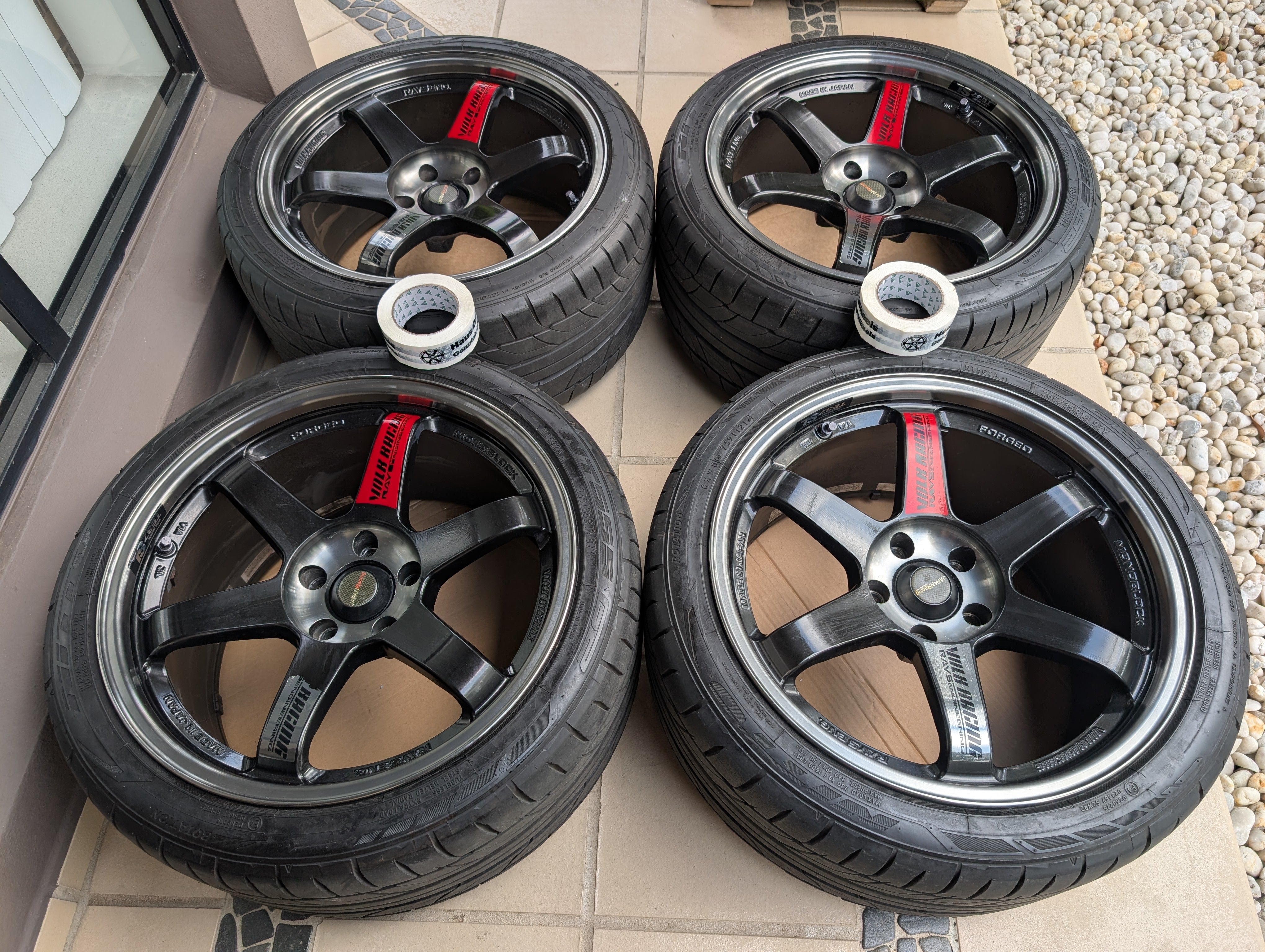 *Near New* + *Discontinued* Rays Volks Racing TE37SL (Pressed Black) - 5x114.3 - 18x10 +20 (265/35/18)