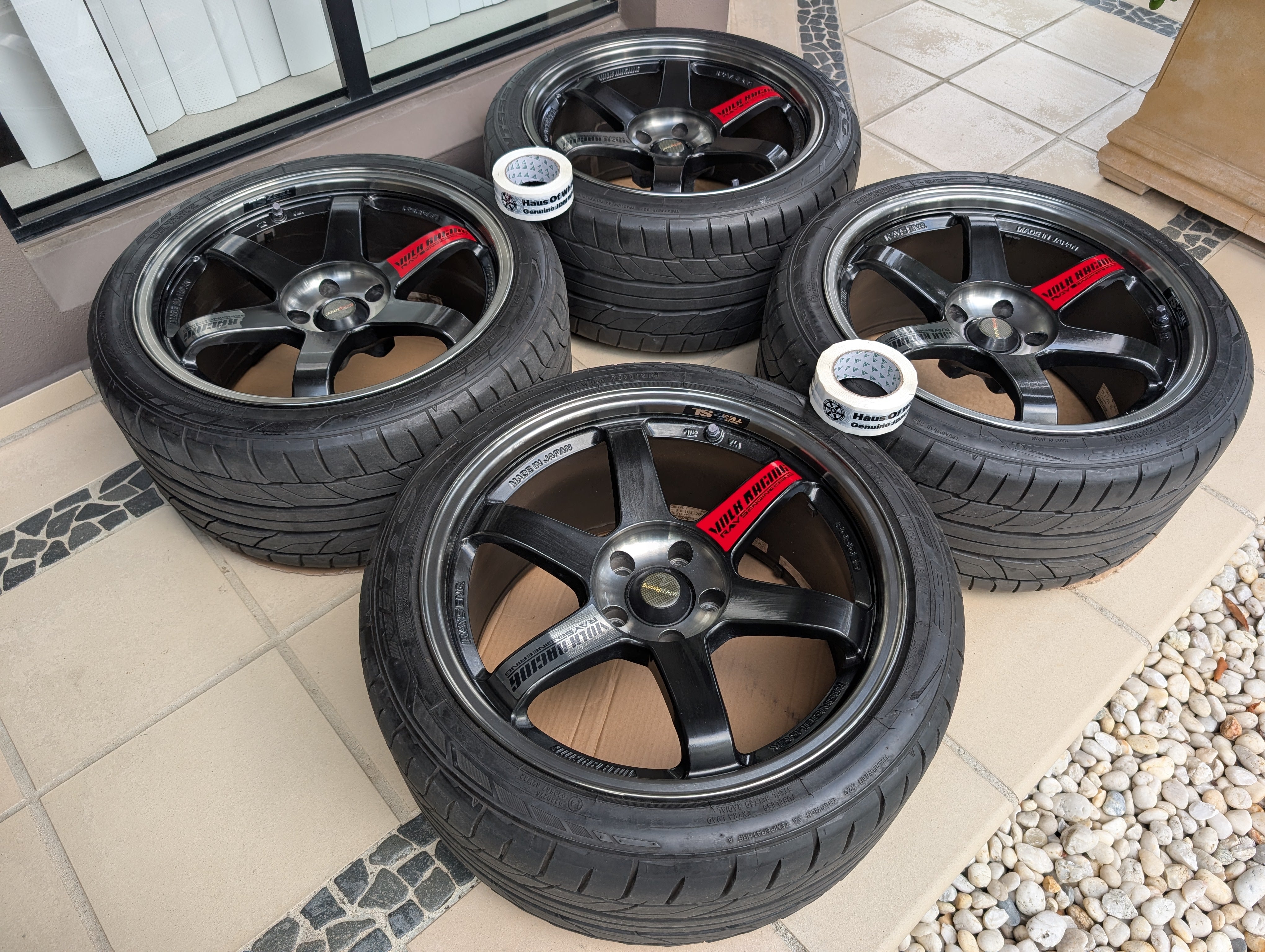 *Near New* + *Discontinued* Rays Volks Racing TE37SL (Pressed Black) - 5x114.3 - 18x10 +20 (265/35/18)