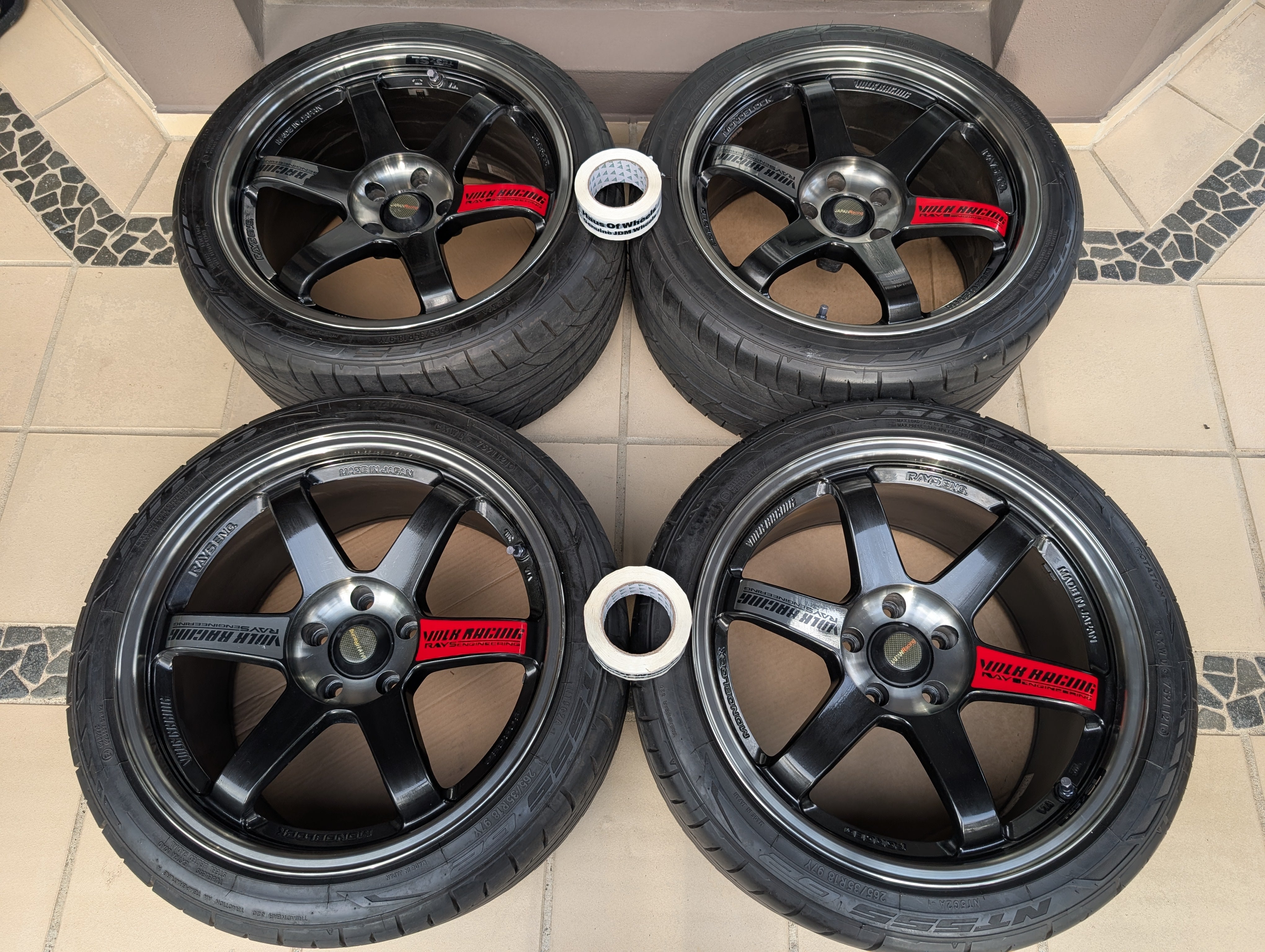 *Near New* + *Discontinued* Rays Volks Racing TE37SL (Pressed Black) - 5x114.3 - 18x10 +20 (265/35/18)