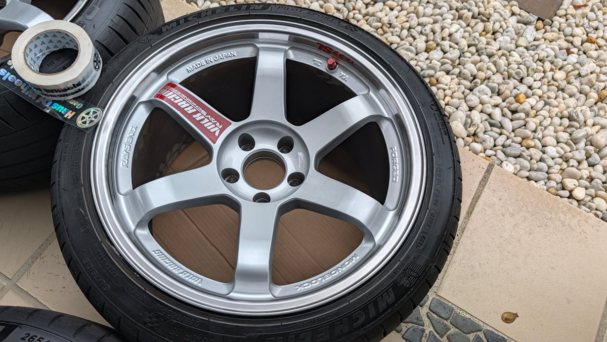 RAYS Volk Racing TE37SL Diamond Silver / Pressed Graphite | 5x114.3 | 18x10.5 +15 | Near New | Michelin PS4 Tyres | Discontinued