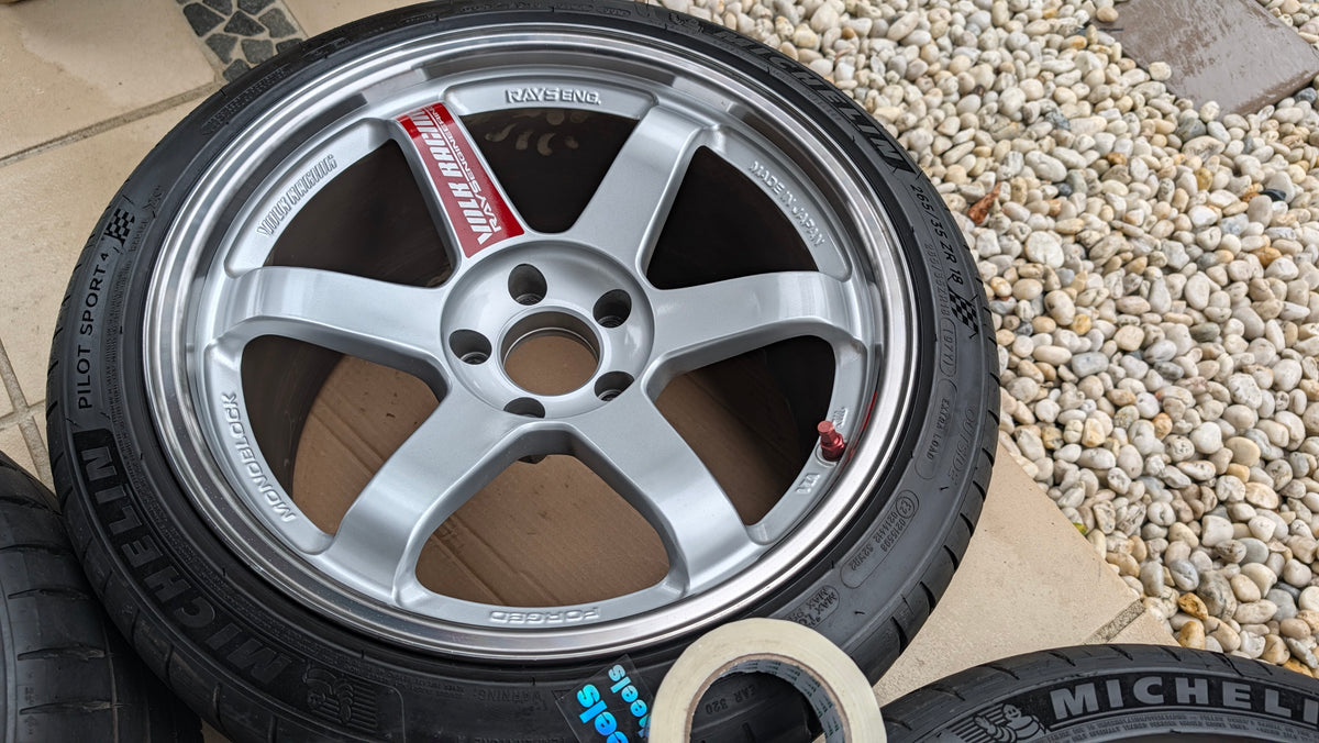RAYS Volk Racing TE37SL Diamond Silver / Pressed Graphite | 5x114.3 | 18x10.5 +15 | Near New | Michelin PS4 Tyres | Discontinued