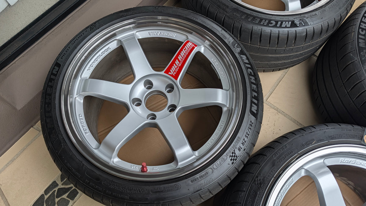 RAYS Volk Racing TE37SL Diamond Silver / Pressed Graphite | 5x114.3 | 18x10.5 +15 | Near New | Michelin PS4 Tyres | Discontinued