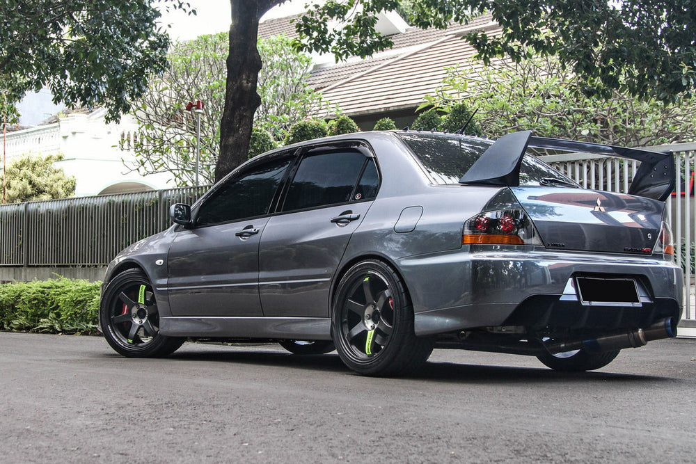 Mitsubishi Lancer Evolution VIII on RAYS Volk Racing TE37 wheels