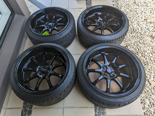 
Work Emotion XD9 (Gloss Black) with Genuine Work Emotion Center Caps and Tyres