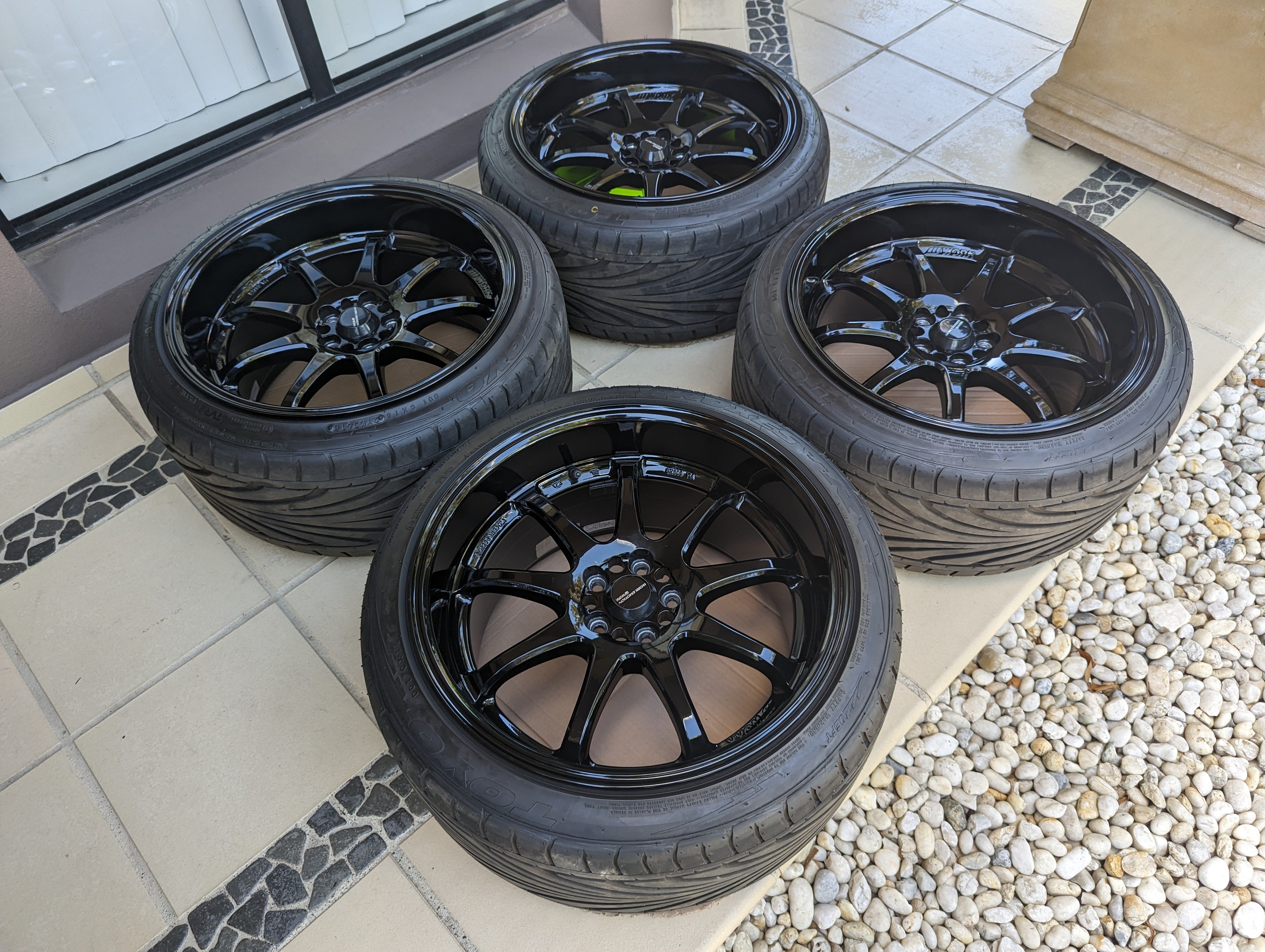 Work Emotion XD9 (Gloss Black) with Genuine Work Emotion Center Caps and Tyres