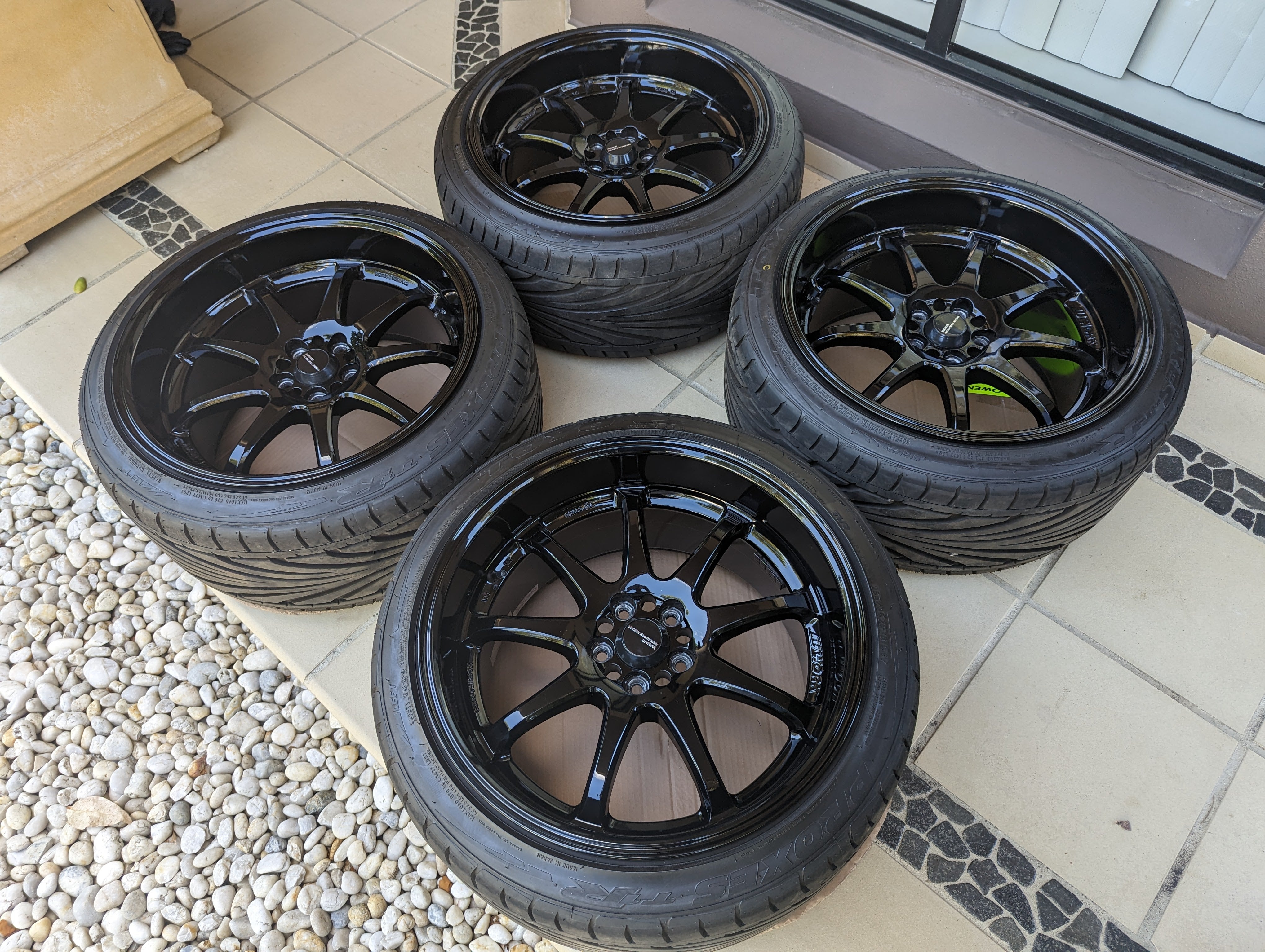 Work Emotion XD9 (Gloss Black) with Genuine Work Emotion Center Caps and Tyres